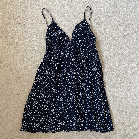 Garage Dress - Picture 1 of 2